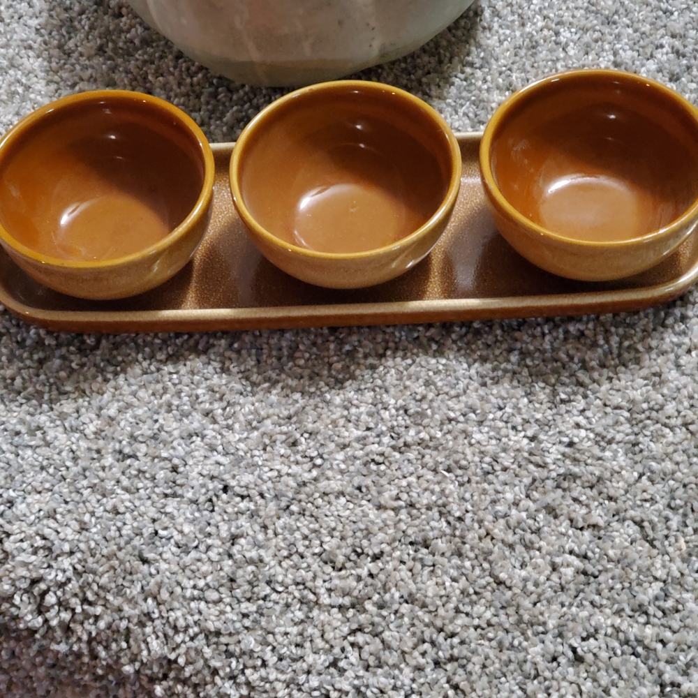 Made In Portugal 4 Piece Set Serving Dishes With Matching Tray